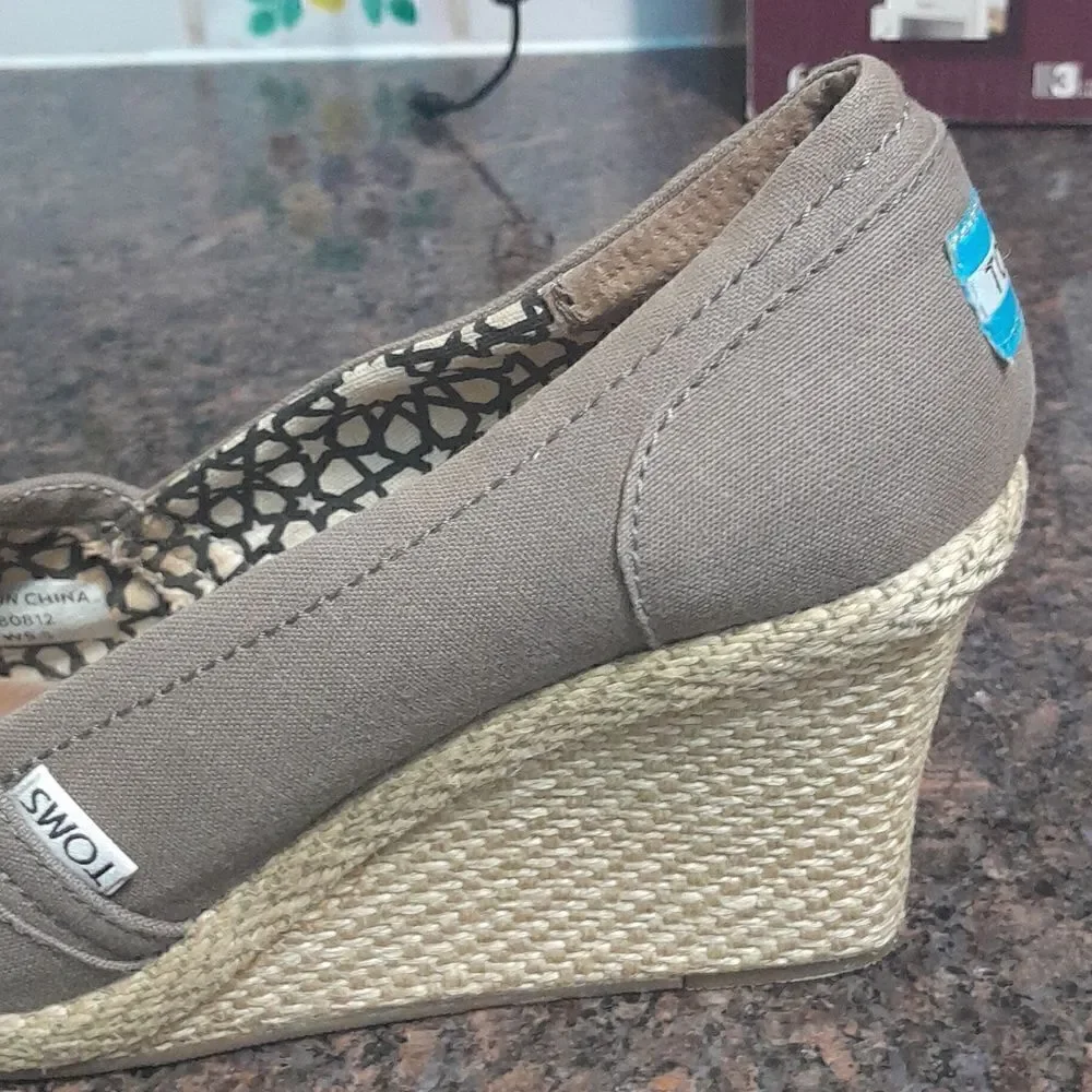 Toms Peep Toe Wedges...Size 9.5....Excellent condition.